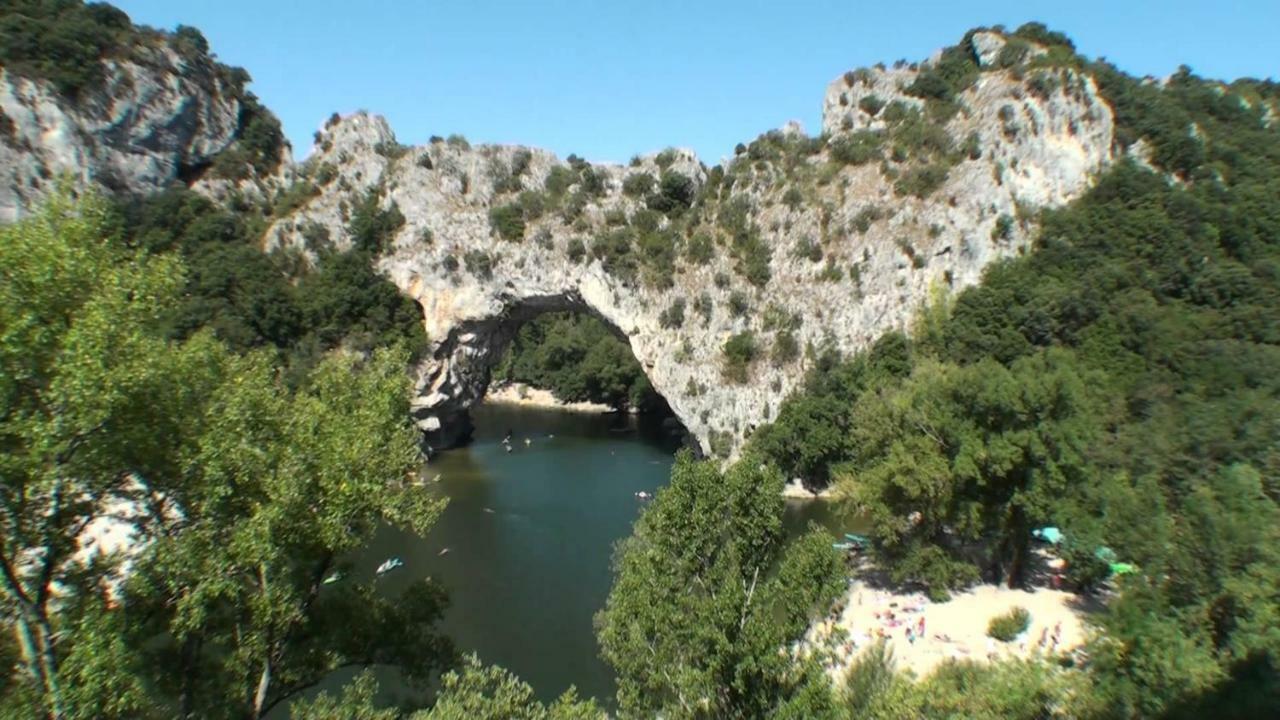 Mas Des Gardies Saint-Julien-de-Peyrolas Exterior photo